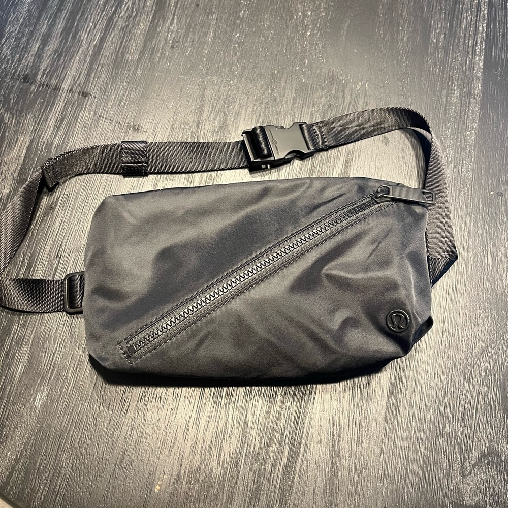 Black Lululemon Fanny Pack